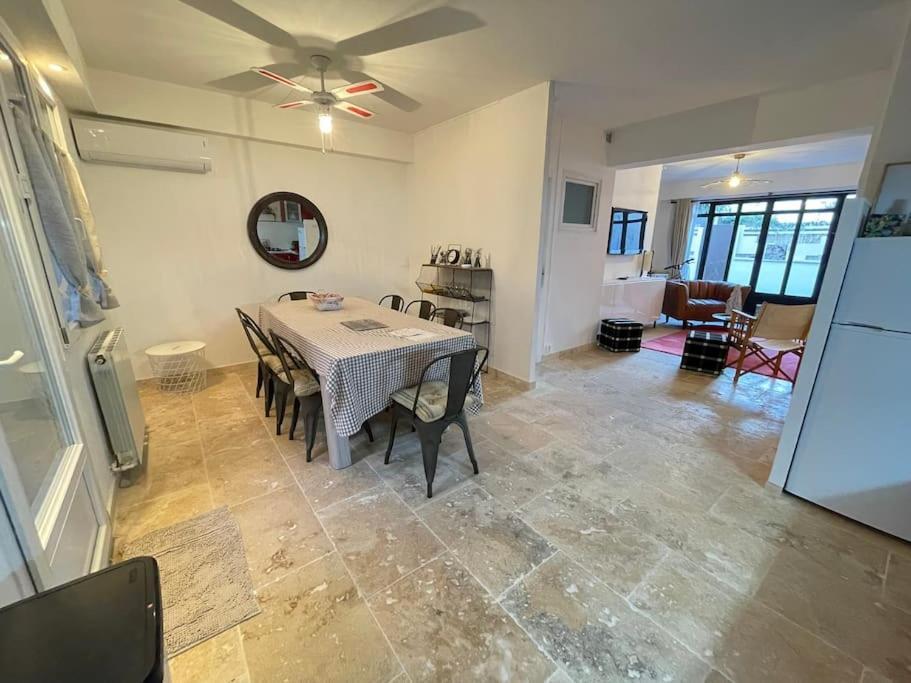 Maison Cosy Intra-muros, Clim, Parking, Exterieur Holiday home Aigues-Mortes